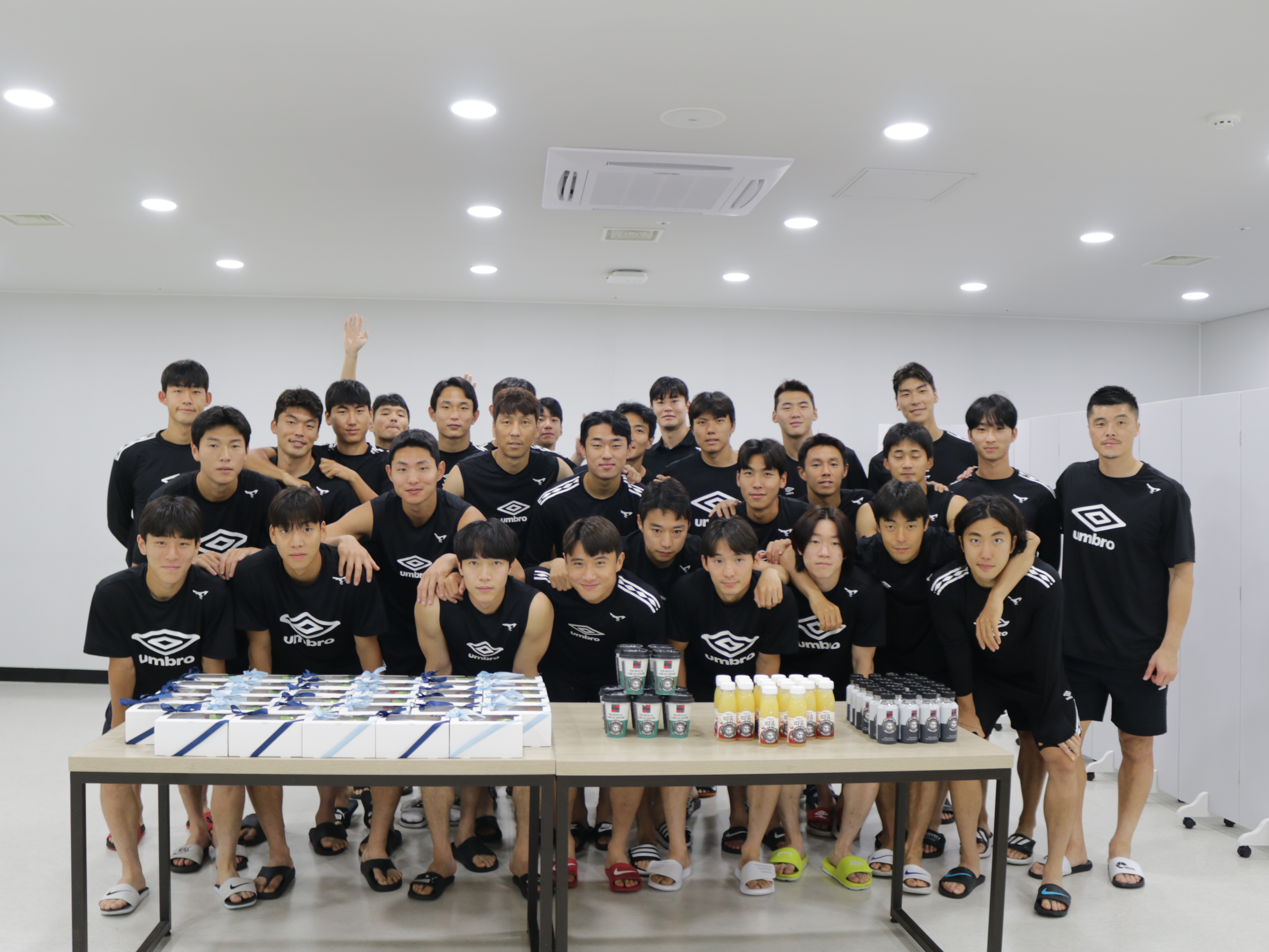 [Field Mag] 성남FC 선수단, 팬들의 뜻깊은 선물로 에너지 충전!
